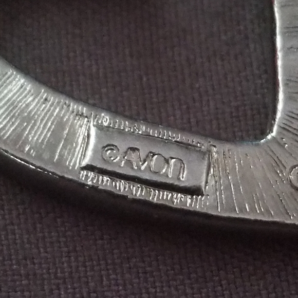 Vintage silver toned Avon rhinestone heart pin - Picture 2 of 3